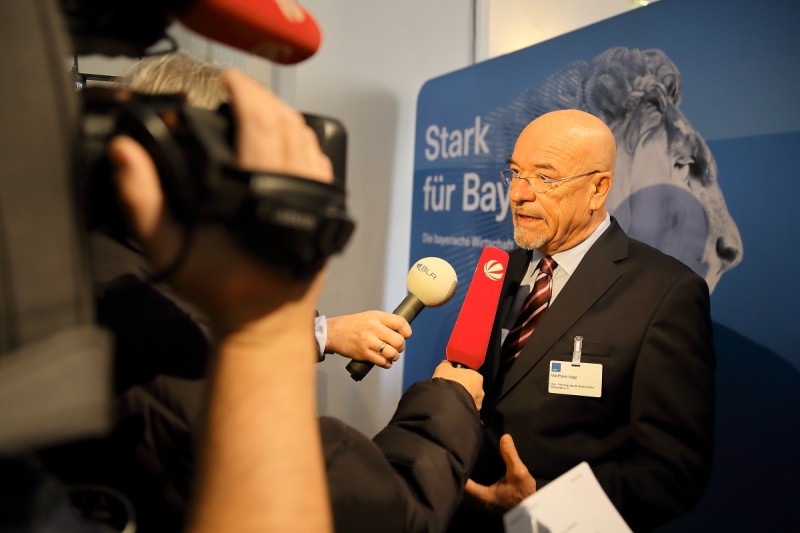 Jahresr&uuml;ckblick mit bayme vbm vbw Pr&auml;sident Wolfram Hatz