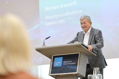 Begr&uuml;&szlig;ung durch Bertram Brossardt, bayme vbm Hauptgesch&auml;ftsf&uuml;hrer 
