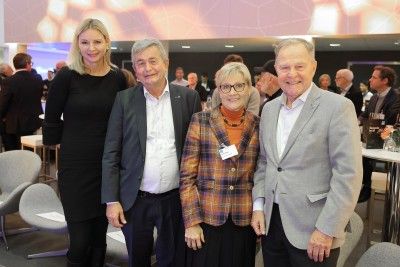 Hauptgeschäftsführer Bertram Brossardt von bayme vbm mit Ehrengästen 