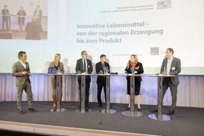 Diskussionsrunde v.l.n.r.: Florian Schrei, Christine V&ouml;lzow, Andreas von Brandt, Dr. Roland Peter, Christine R&ouml;ger, Philipp Rathjen